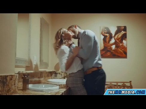 ❤️ Nalika pirang semok seduces sampeyan ing toilet umum ❤ Saru kualitas ing kita  ❌️